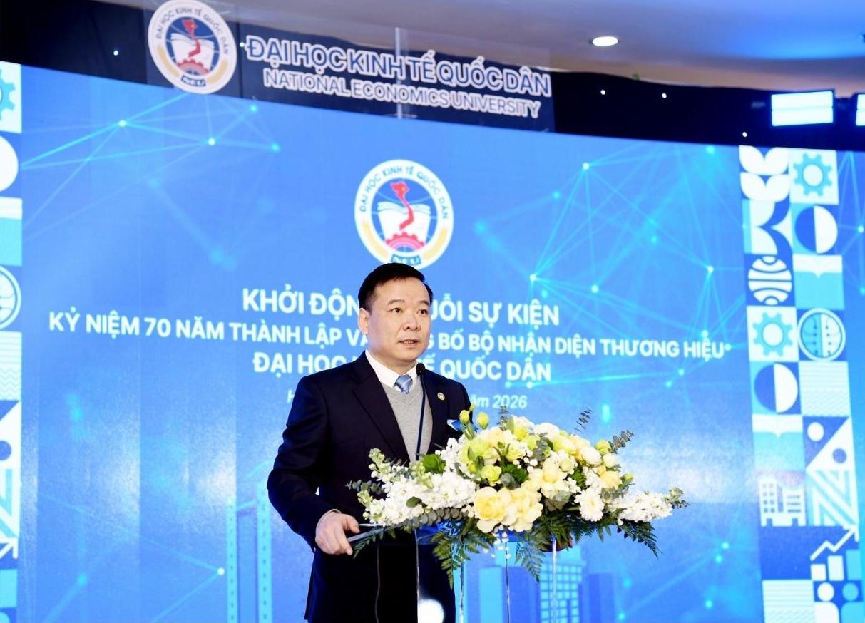 PGS.TS Bui Huy Nhuong - Giam doc Dai hoc Kinh te Quoc dan - phat bieu tai buoi le. Anh: Phuong Linh