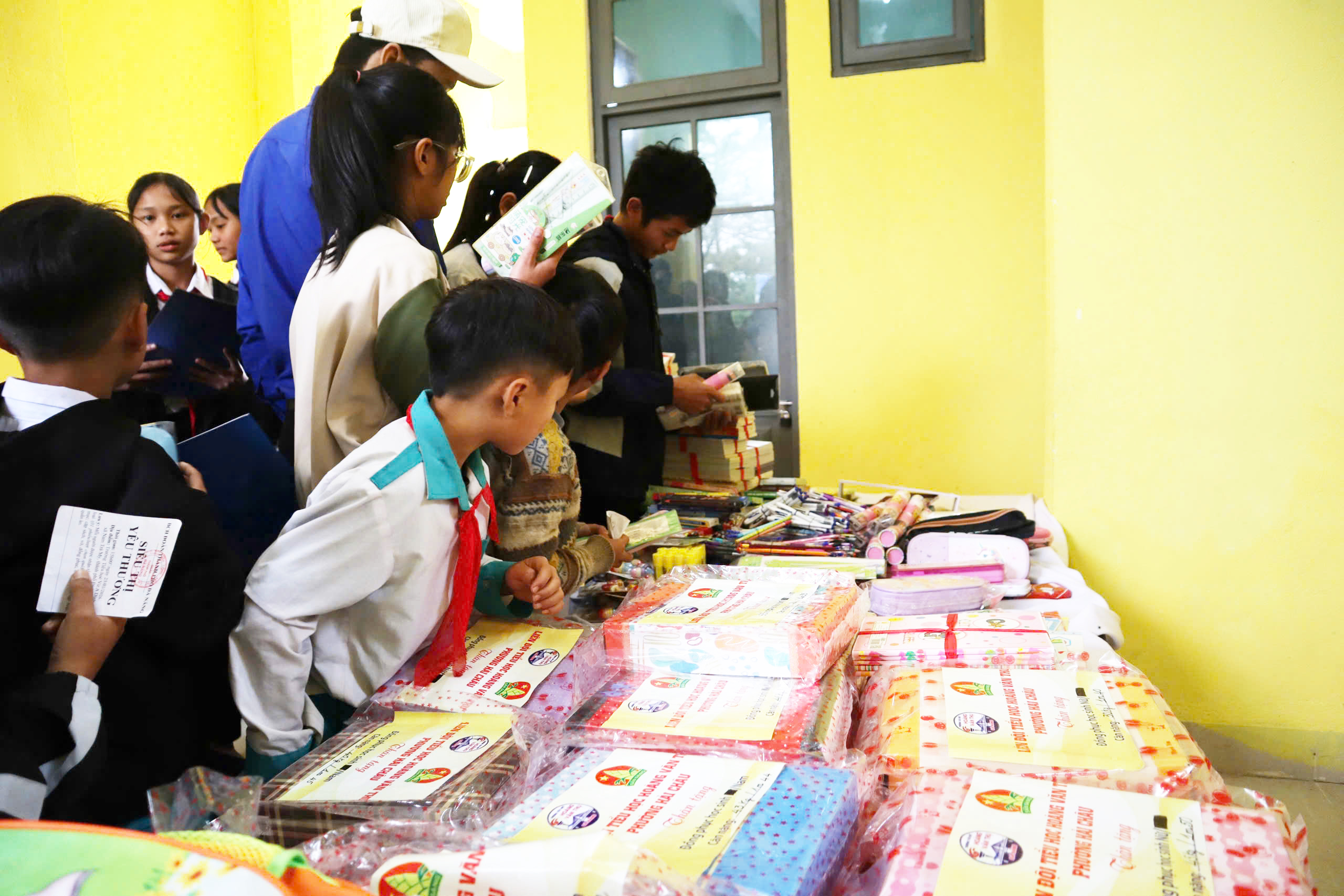 Thanh doan Da Nang phoi hop cac don vi to chuc chuong trinh cong tac xa hoi “Khan hong tinh nguyen - Tet yeu thuong” nam 2026 tai xa Nam Tra My. Anh: Thanh doan