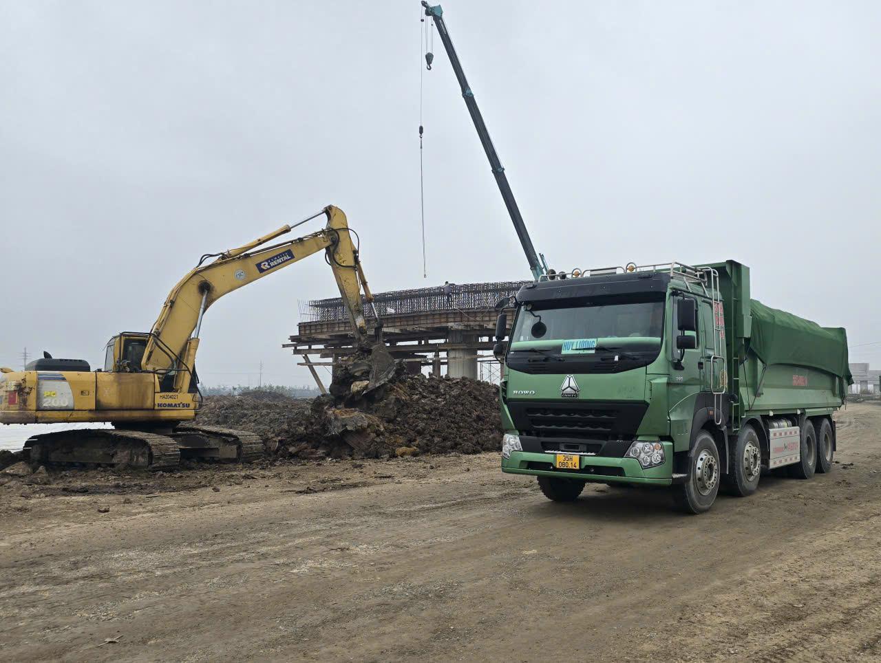 Hien khoi luong thi cong Du an cao toc Ninh Binh - Hai Phong doan qua dia ban tinh Ninh Binh cu dat khoang 20%. Anh: Dieu Anh