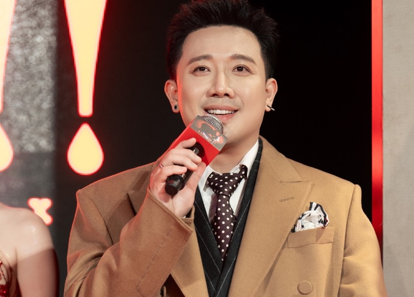 Tran Thanh chairs the project Tho oi!!. Photo: Film crew.