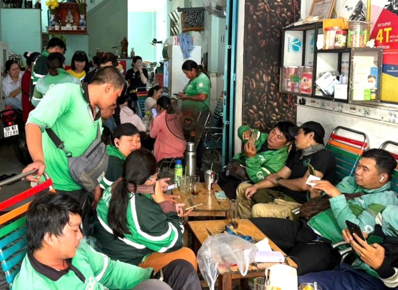 In the period 2026 - 2030, the Ho Chi Minh City Trade Union strives to develop at least 450,000 union members per year, including 5,000 union members in the informal sector. Photo: Duc Long