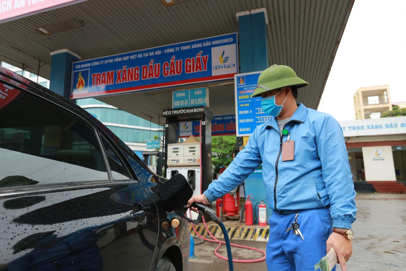 Gasoline and oil prices next week may increase simultaneously. Photo: Hai Nguyen