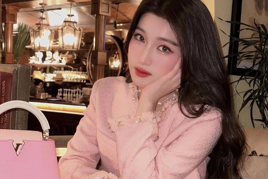 A hau Phuong Nhi. Photo: Cut from video.