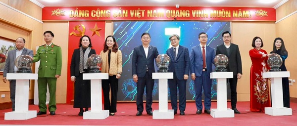 Dai Thanh commune launches Smart Operation Center applying AI to urban management. Photo: Quynh Dung