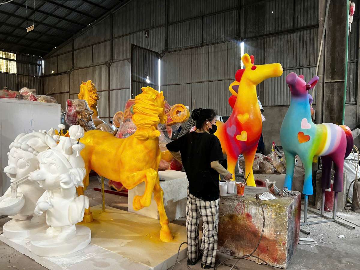 Cong nhan dang quet mau cho linh vat. Anh: Minh Tam