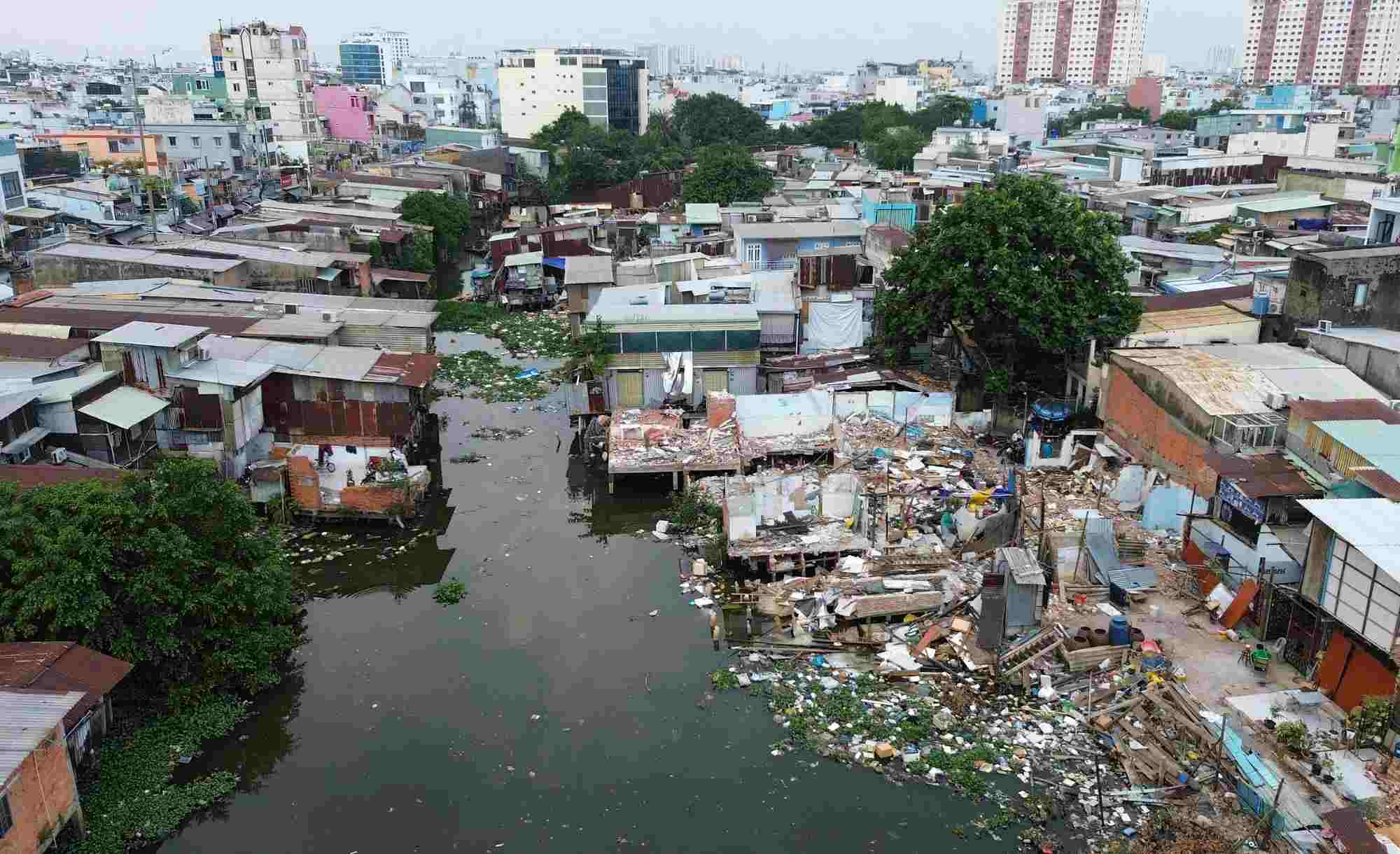 Ho Chi Minh City is recovering land to renovate Xuyen Tam canal. Photo: Anh Tu