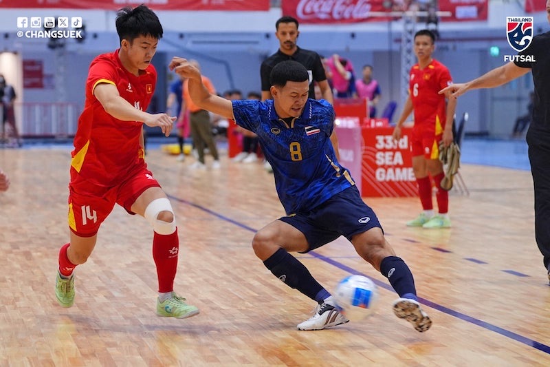 Vietnam and Thailand futsal teams are the two teams with many chances to advance in Group B, the 2026 Asian Futsal Championship. Photo: Changsuek