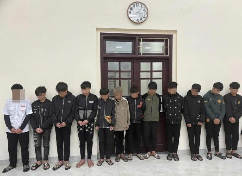 12 đối tượng được triệu tập sau vụ 3 người tử vong trên đường. Ảnh: Công an Quảng Trị