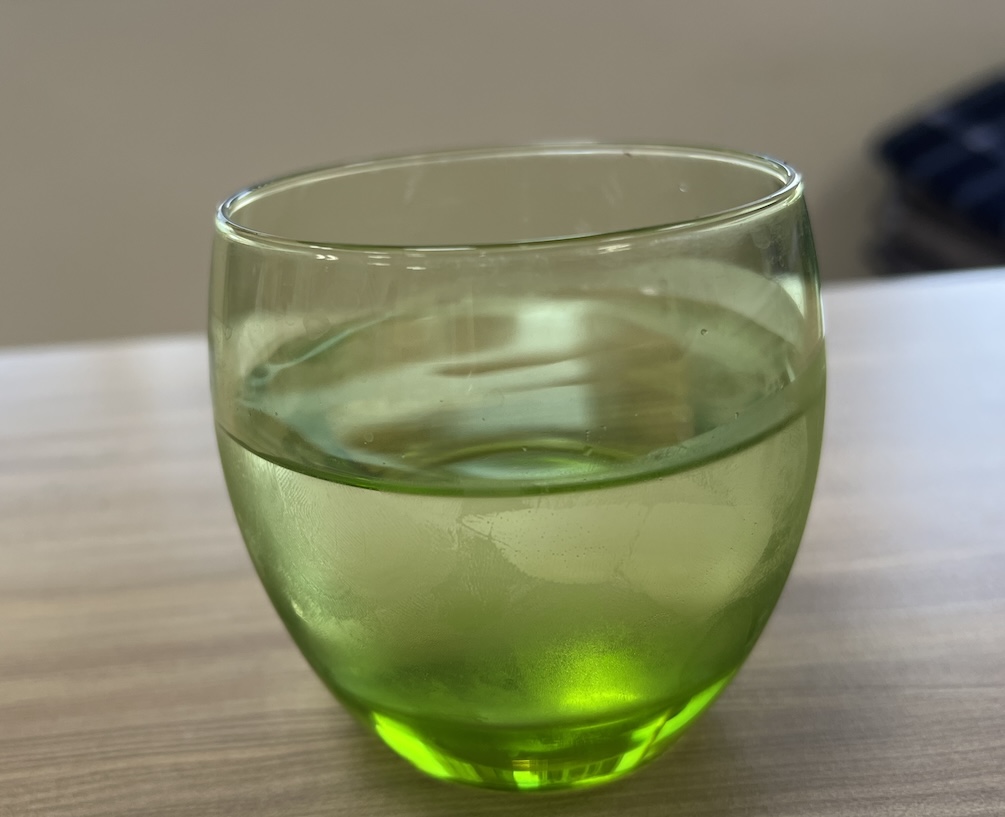 Drinking enough water is one of the simplest ways to support liver detoxification. Photo: Kieu Vu