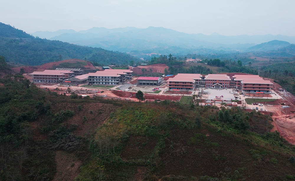 Si Pa Phin Inter-level Boarding Primary and Secondary School is preparing for inauguration. Photo: Tien The