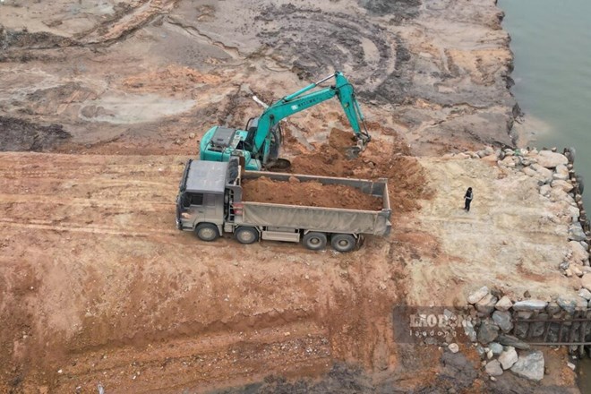 Xử lý vụ đổ đất, xây kè xâm hại dòng Đà Giang ở Phú Thọ
