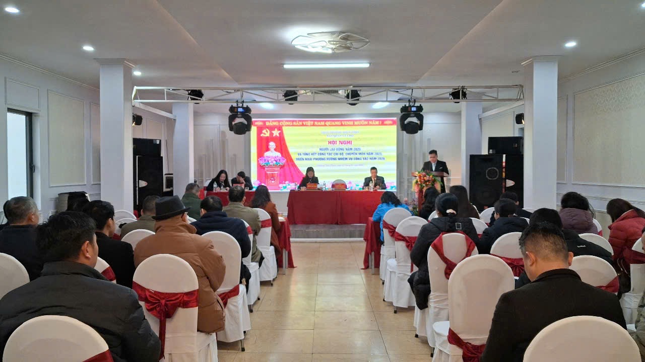 툭판동 시장 관리위원회 기초 노동조합이 결산 회의를 개최합니다. 사진: 담뜨