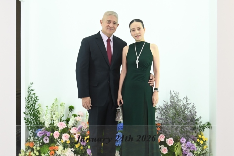 Madam Pang va chong luon the hien su ngot ngao, tinh cam. Anh: Chup tu trang ca nhan