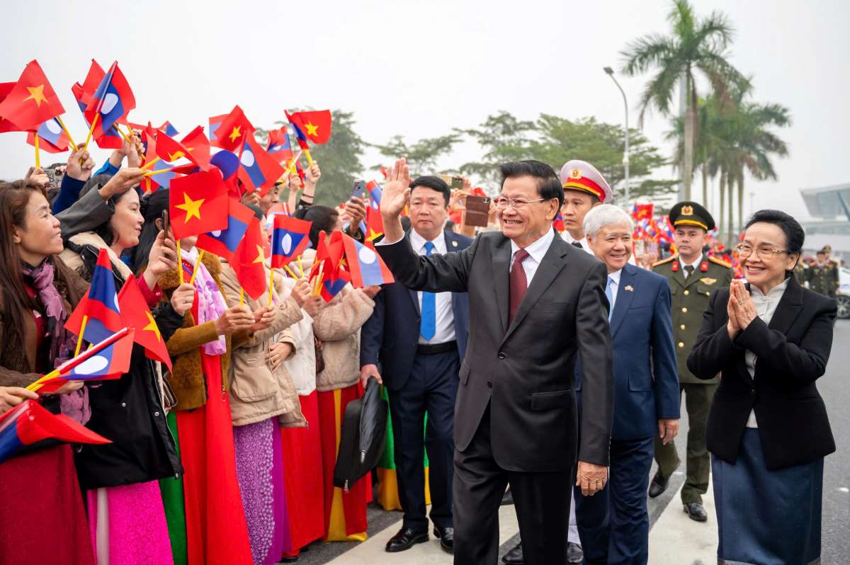 Welcoming ceremony for General Secretary and President of Laos Thongloun Sisoulith and his wife at Noi Bai International Airport. Photo: Hai Nguyen