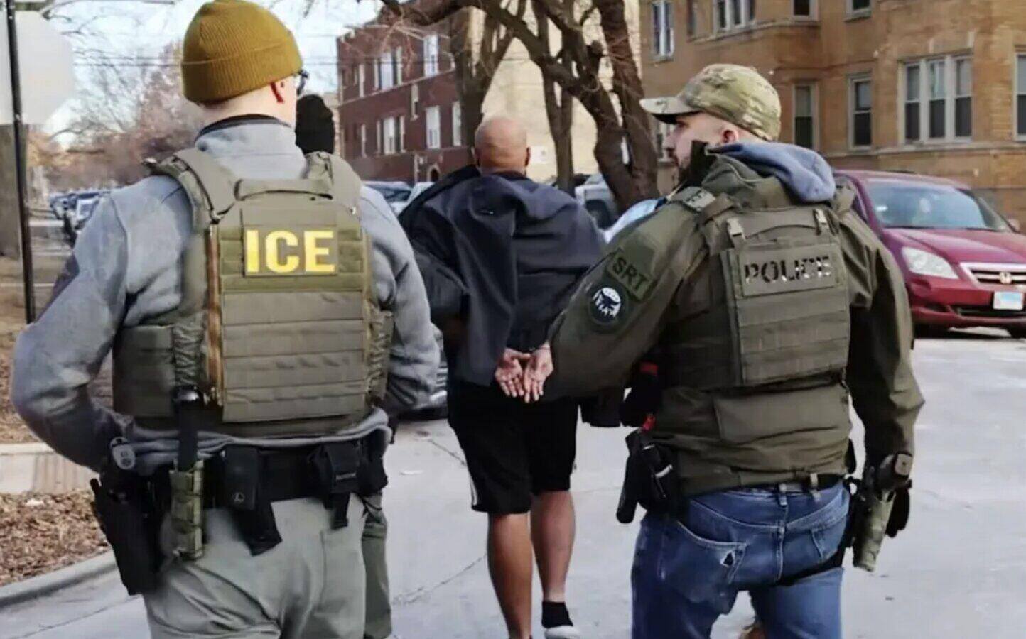 Agents from the US Immigration Enforcement Force conduct raids in Chicago. Photo: US Immigration and Customs Enforcement Agency