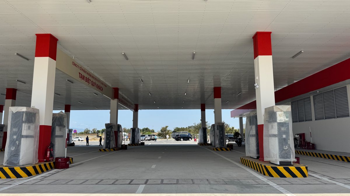 Cay xang van chua hoat dong. Anh: Duy Tuan