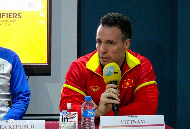 Coach Diego Giustozzi of the Vietnam national futsal team. Photo: VFF