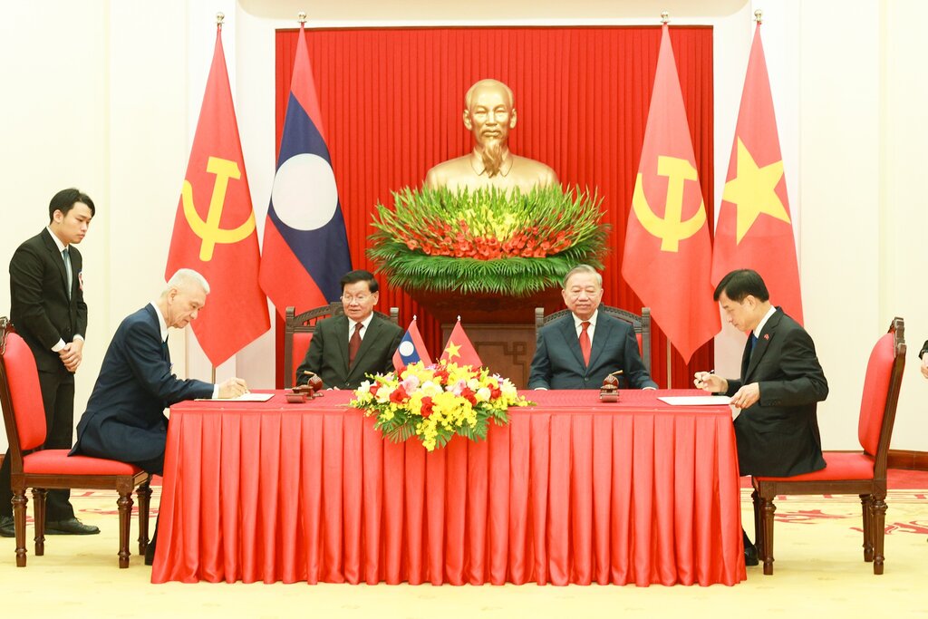 Hai nha lanh dao chung kien le trao cac van kien hop tac giua hai nuoc. Anh: Hai Nguyen