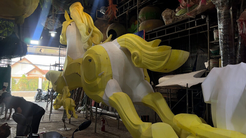 Large-scale horse mascot, integrating technology at Nguyen Hue Flower Street 2026