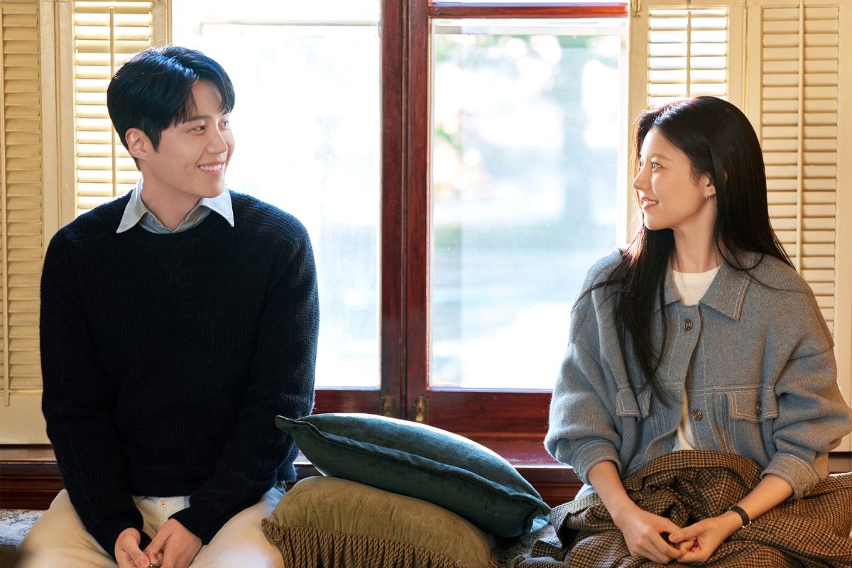 Kim Seon Ho va Go Yoon Jung trong “Tieng yeu nay, anh dich duoc khong?“. Anh: Netflix