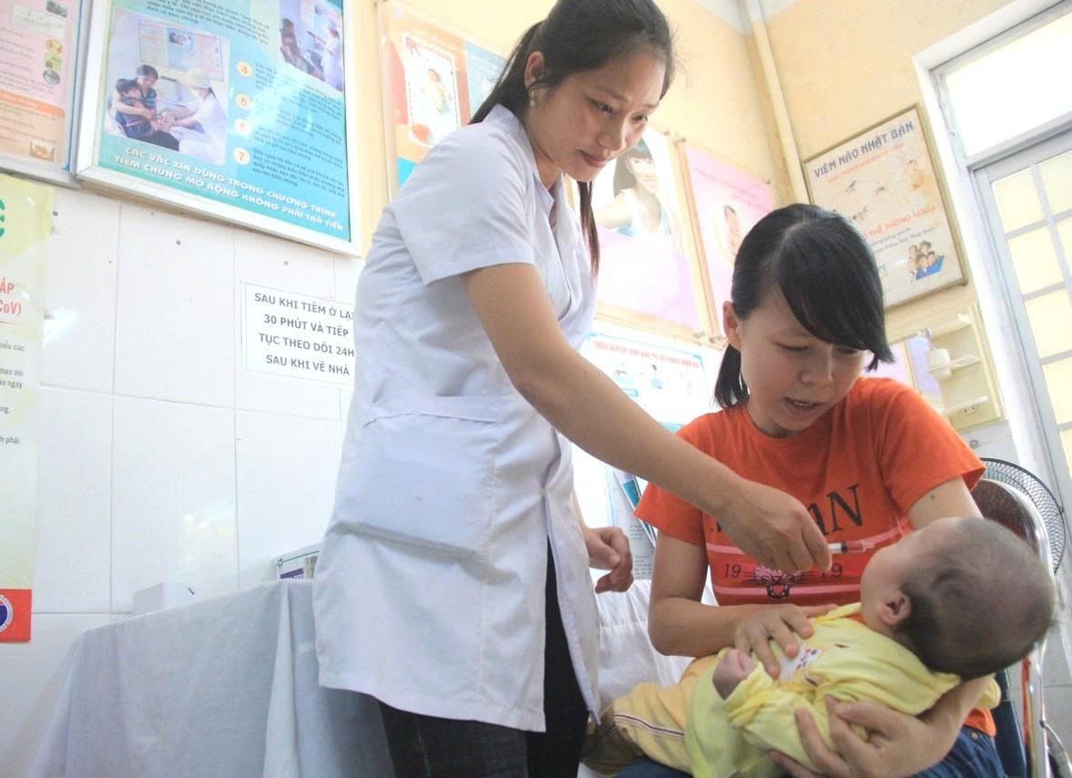 Nhieu tre em phai nhap vien vi benh ho hap khi troi chuyen lanh. Anh: Nguyen Hoang