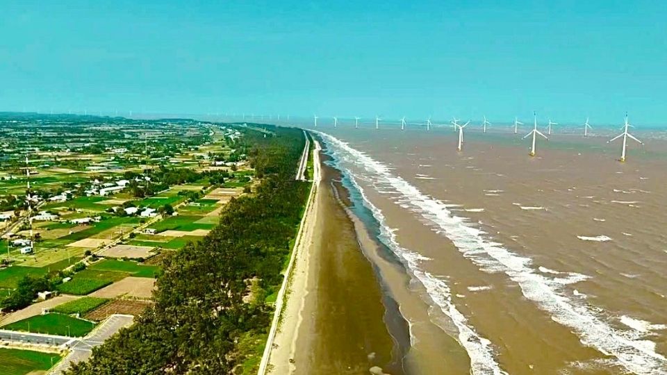 Ba Dong beach clean and beautiful again, ready to welcome new spring tourists