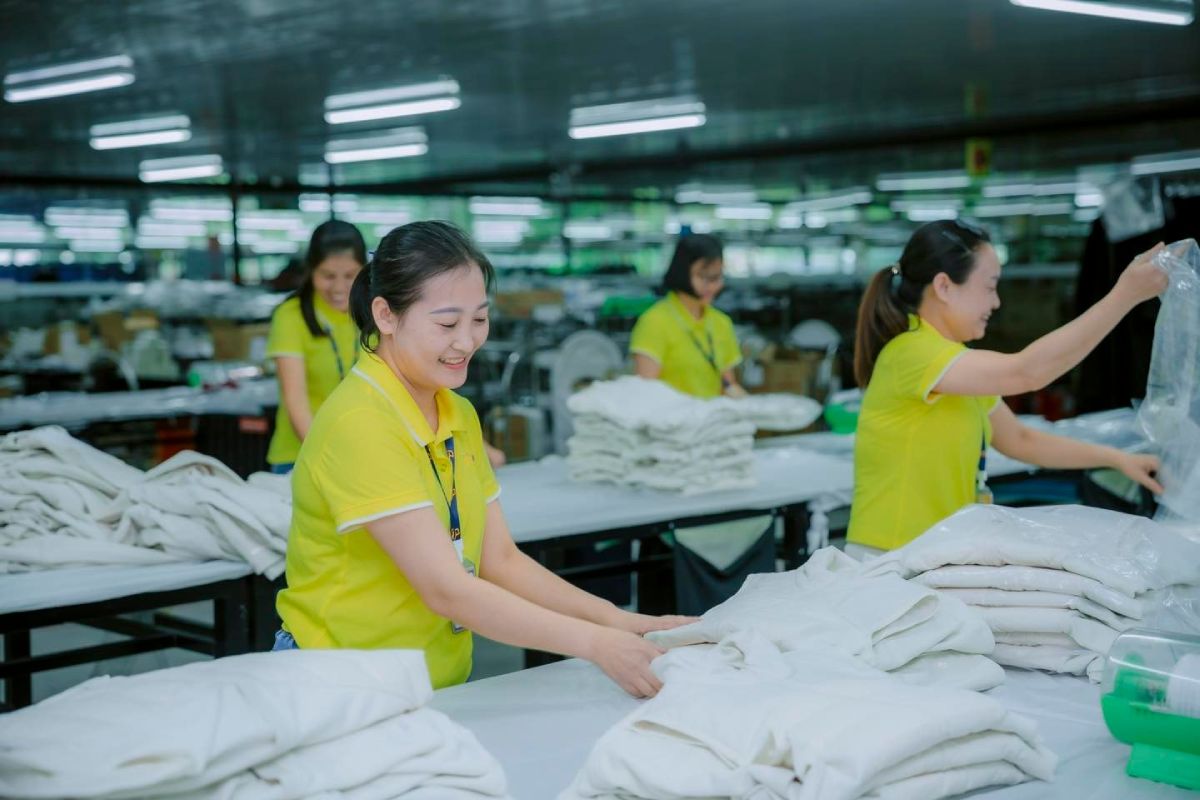 Tan De Company rewards Tet bonus for salary months 13, 14 and 15. Photo: Tan De Company