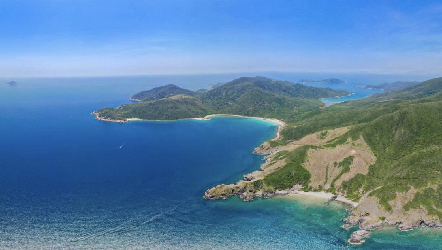 Bai Tre area belongs to Nha Trang Bay - the starting point of a golf course of more than 100ha. Photo: Huu Long