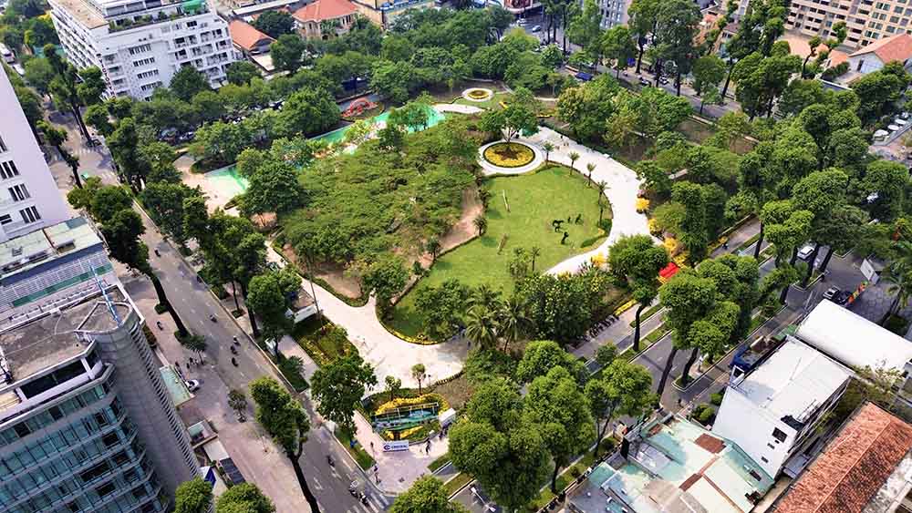 Cong trinh co dien tich hon 1,4 hecta, duoc hinh thanh tren khu dat cong bo hoang nhieu nam - mot trong 9 khu dat cong tai trung tam TPHCM dang duoc thao rao, chinh trang de phuc vu cong dong. Sau khi hoan thanh, cong trinh duoc ban giao cho UBND phuong Xuan Hoa tiep nhan, quan ly va dua vao su dung. Anh: Tu Quynh