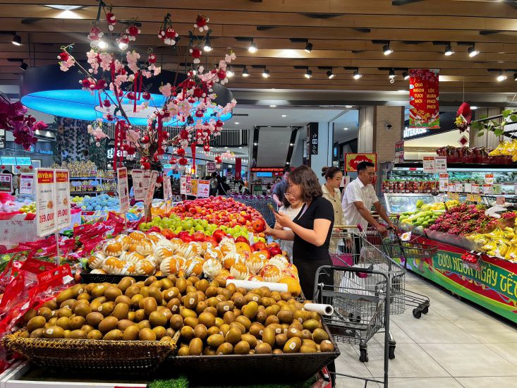 Goods serving the Lunar New Year for people in Ho Chi Minh City are guaranteed. Photo: Ngoc Le