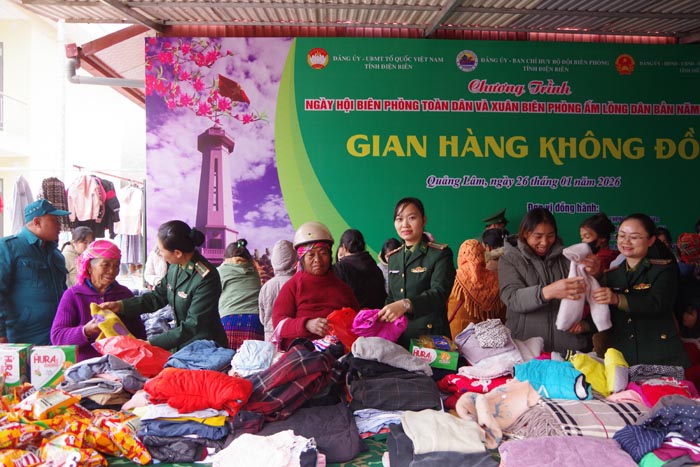 Nguoi dan den lua chon do tai gian hang khong dong. Anh: Anh Dung