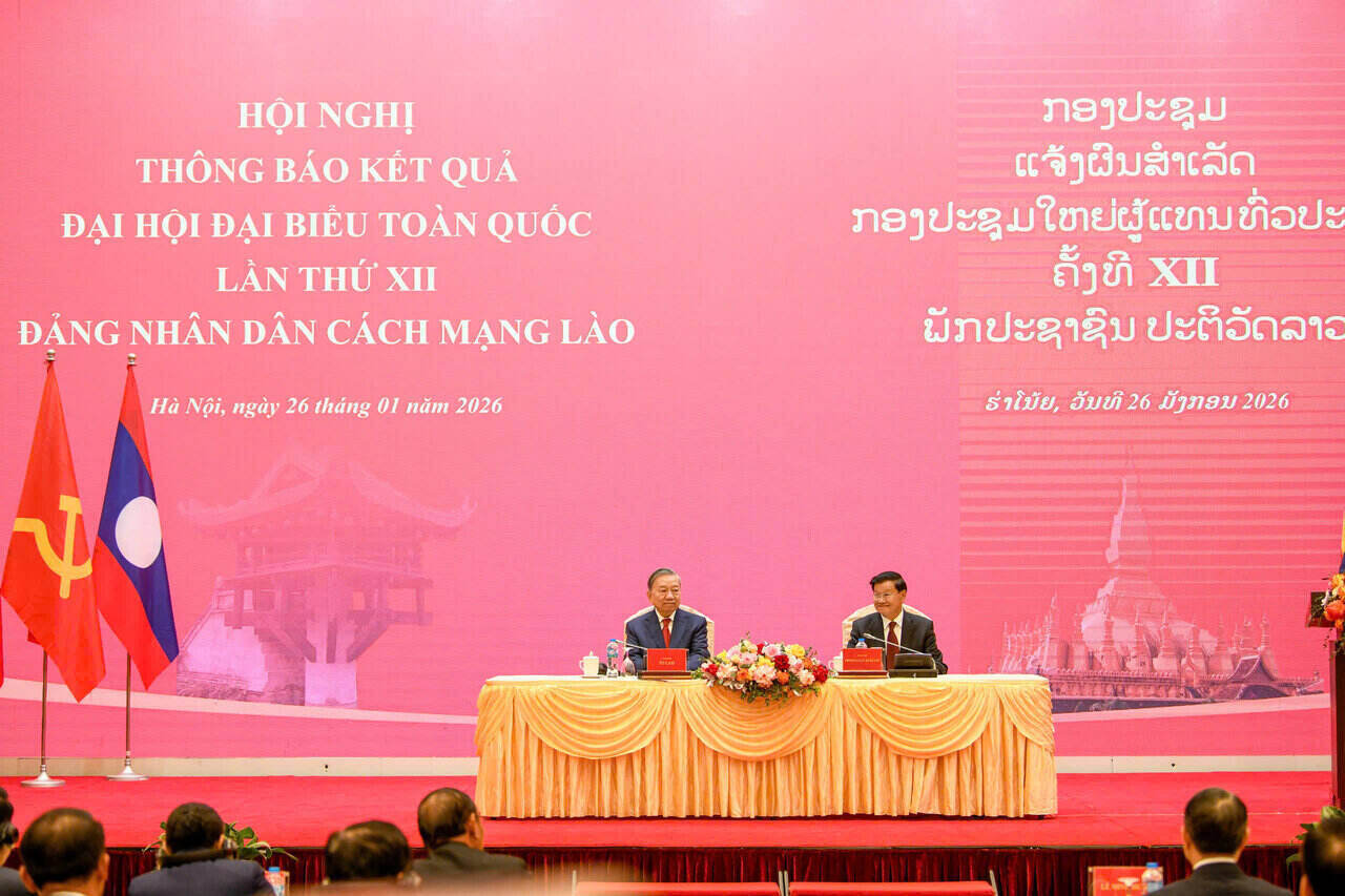 General Secretary To Lam and General Secretary, President of Laos Thongloun Sisoulith co-chaired the Conference to announce the results of the XII Congress of the Lao People's Revolutionary Party. Photo: Hai Nguyen