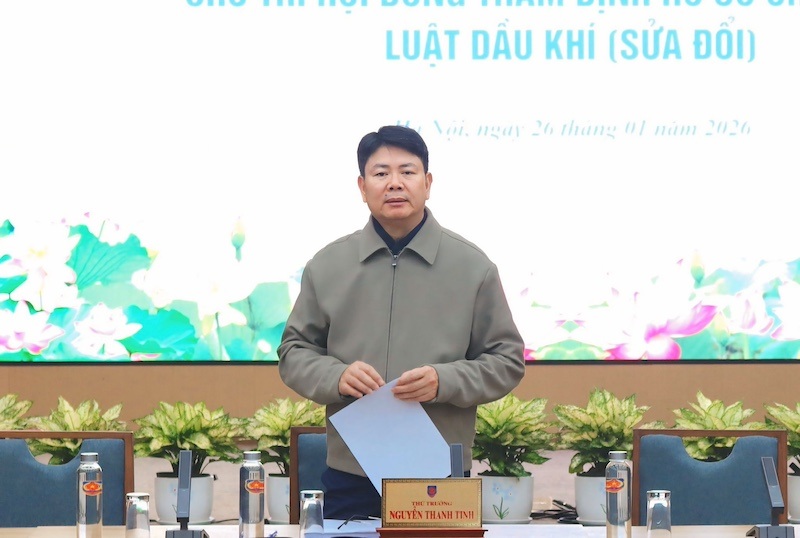 Deputy Minister of Justice Nguyen Thanh Tinh proposed regulations on investment incentives to mobilize private resources to participate in oil and gas activities. Photo: Ministry of Justice
