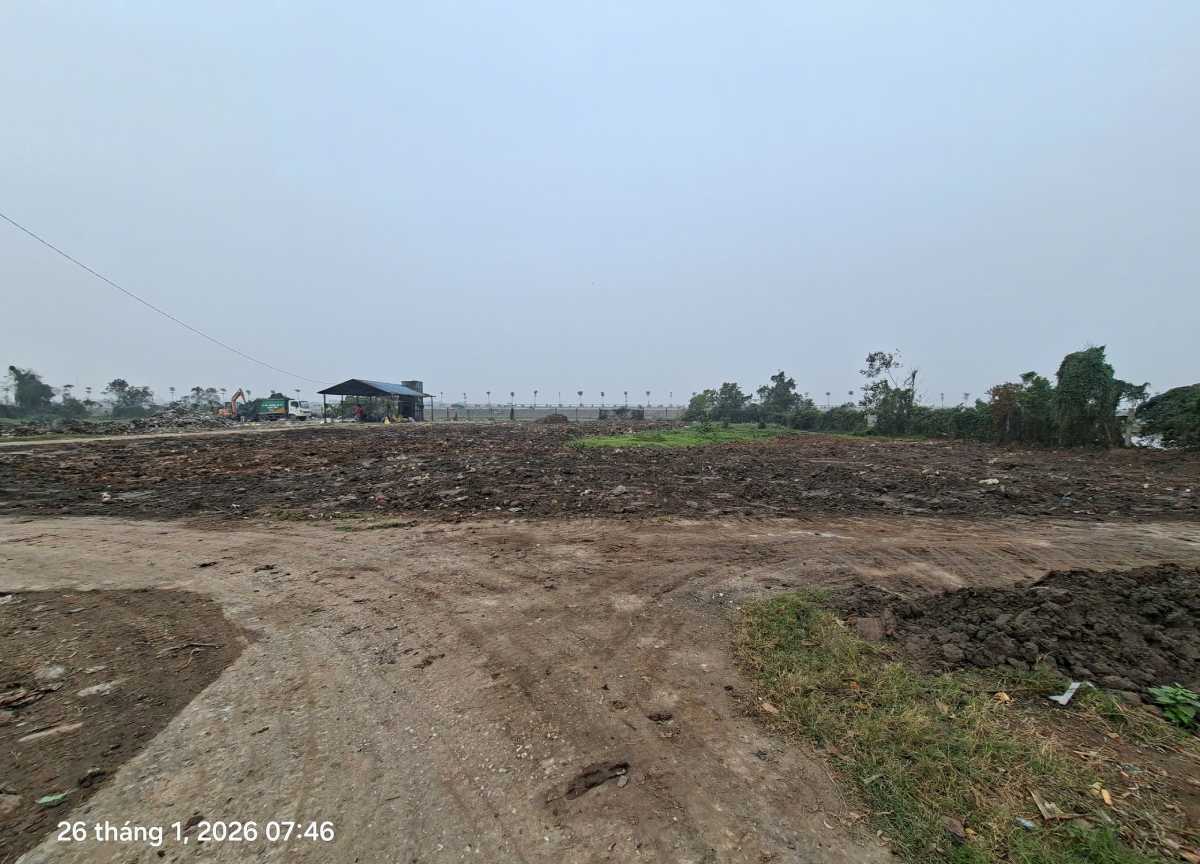Handling polluted landfill in Nam Hong commune after Lao Dong Newspaper's reflection. Photo: Ha Vi