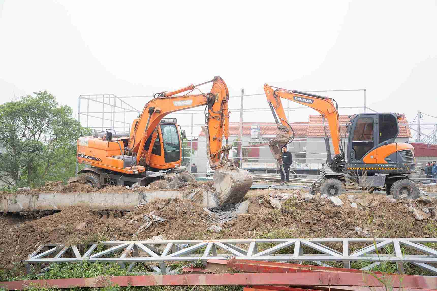 Coercion combined with mobilization, Hoan Long commune restores construction order. Photo: Thanh Luan