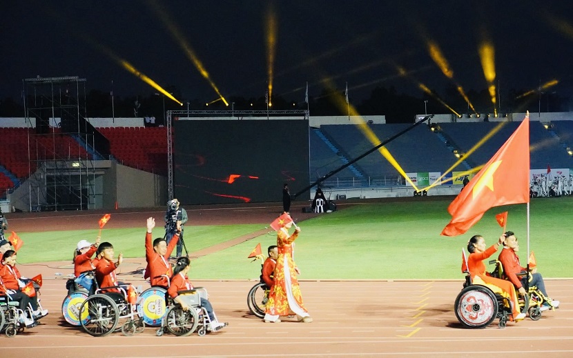 Vietnamese disabled sports delegation at the closing ceremony of ASEAN Para Games 13. Photo: Vietnam Paralympic Committee