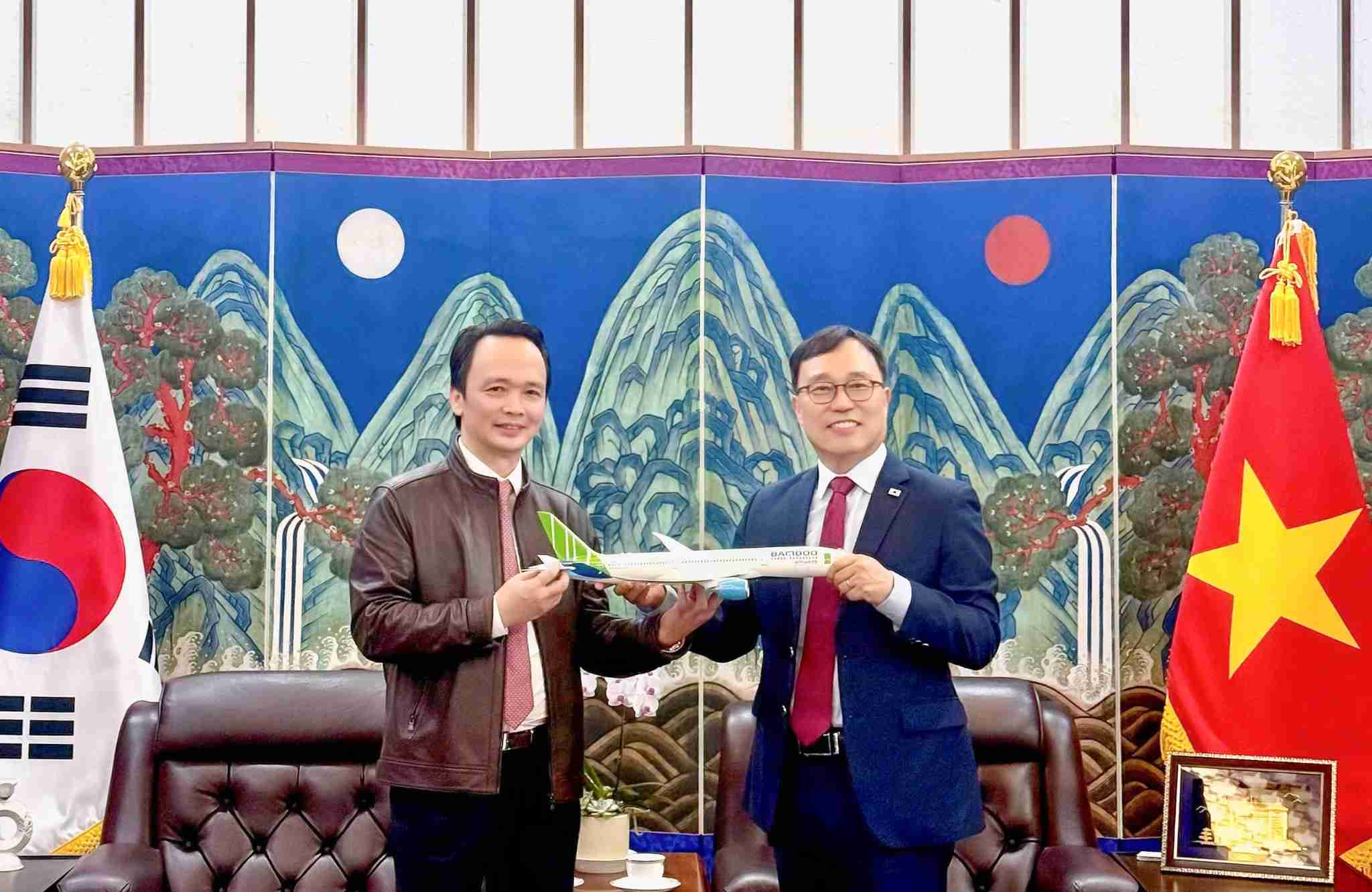 Mr. Trinh Van Quyet appeared at the meeting between FLC, Bamboo Airways and the Korean Embassy. Photo: FLC