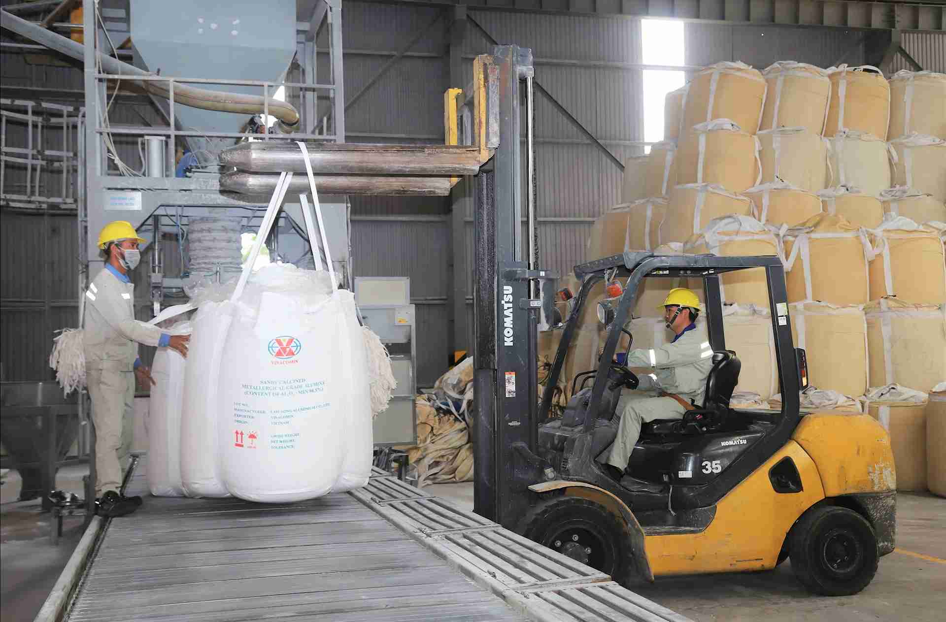 Hoat dong khai thac, che bien khoang san dong vai tro quan trong vao thu ngan sach cua tinh Lam Dong. Anh: Phuc Khanh