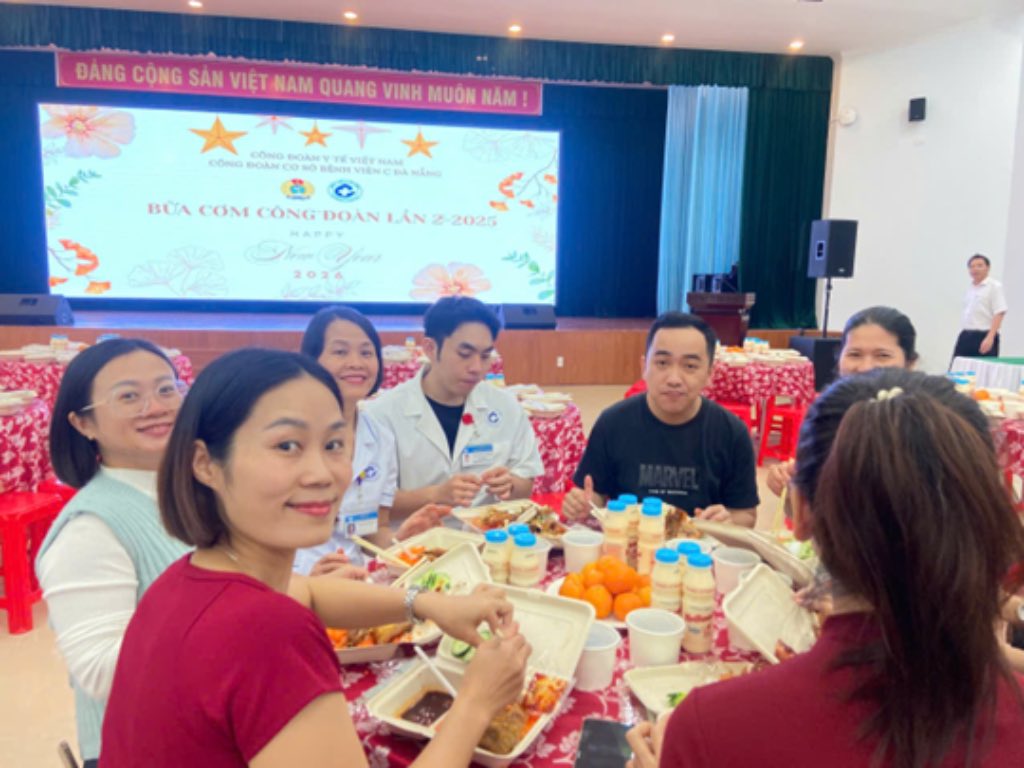 Vietnam Health Trade Union launches patriotic emulation movement among officials, union members, and workers in the health sector in 2026. In the photo: Da Nang C Hospital Trade Union organizes "Trade Union Year-end Meal". Photo: CDYTVN