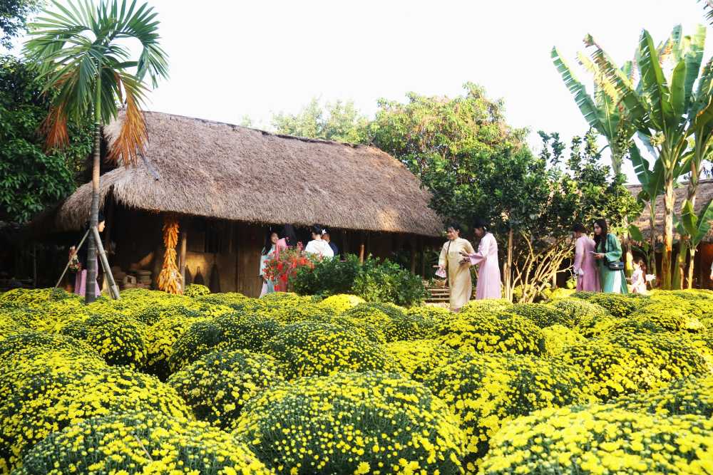 Series of cultural and entertainment activities serving people and tourists during the Lunar New Year in Khanh Hoa. Photo: Phuong Linh