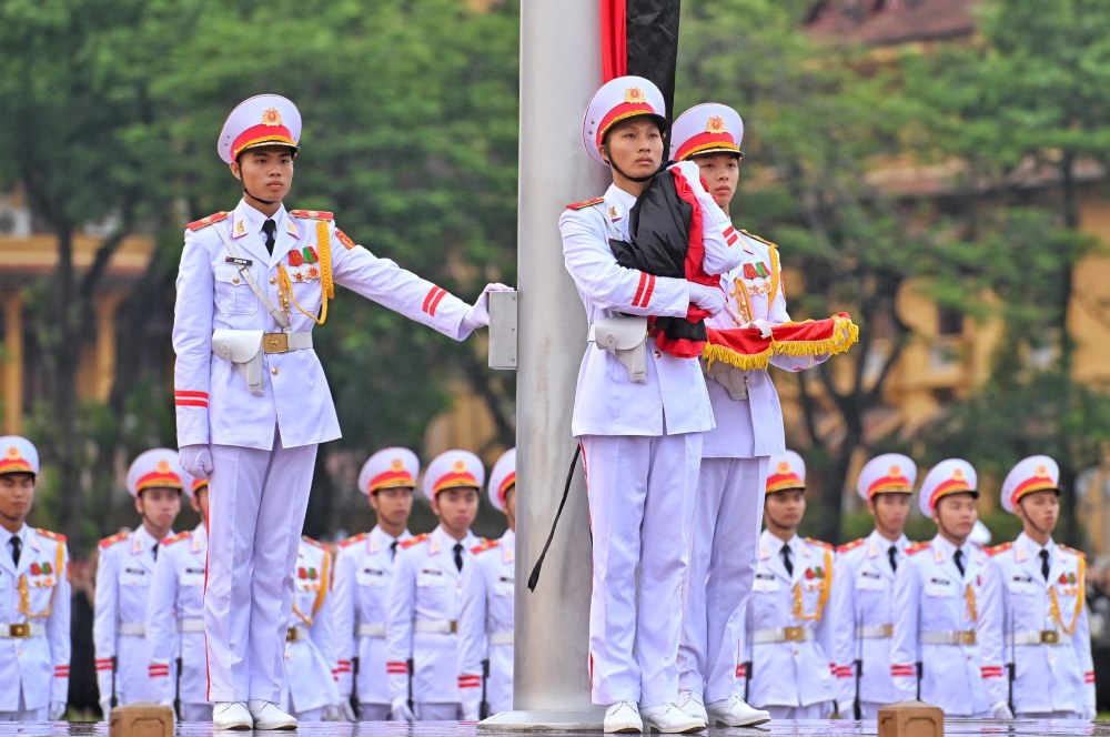 Le ministere de la Defense nationale propose de modifier et de completer les reglementations sur les cas d'organisation de funerailles au niveau de l'Etat. Photo: VGP