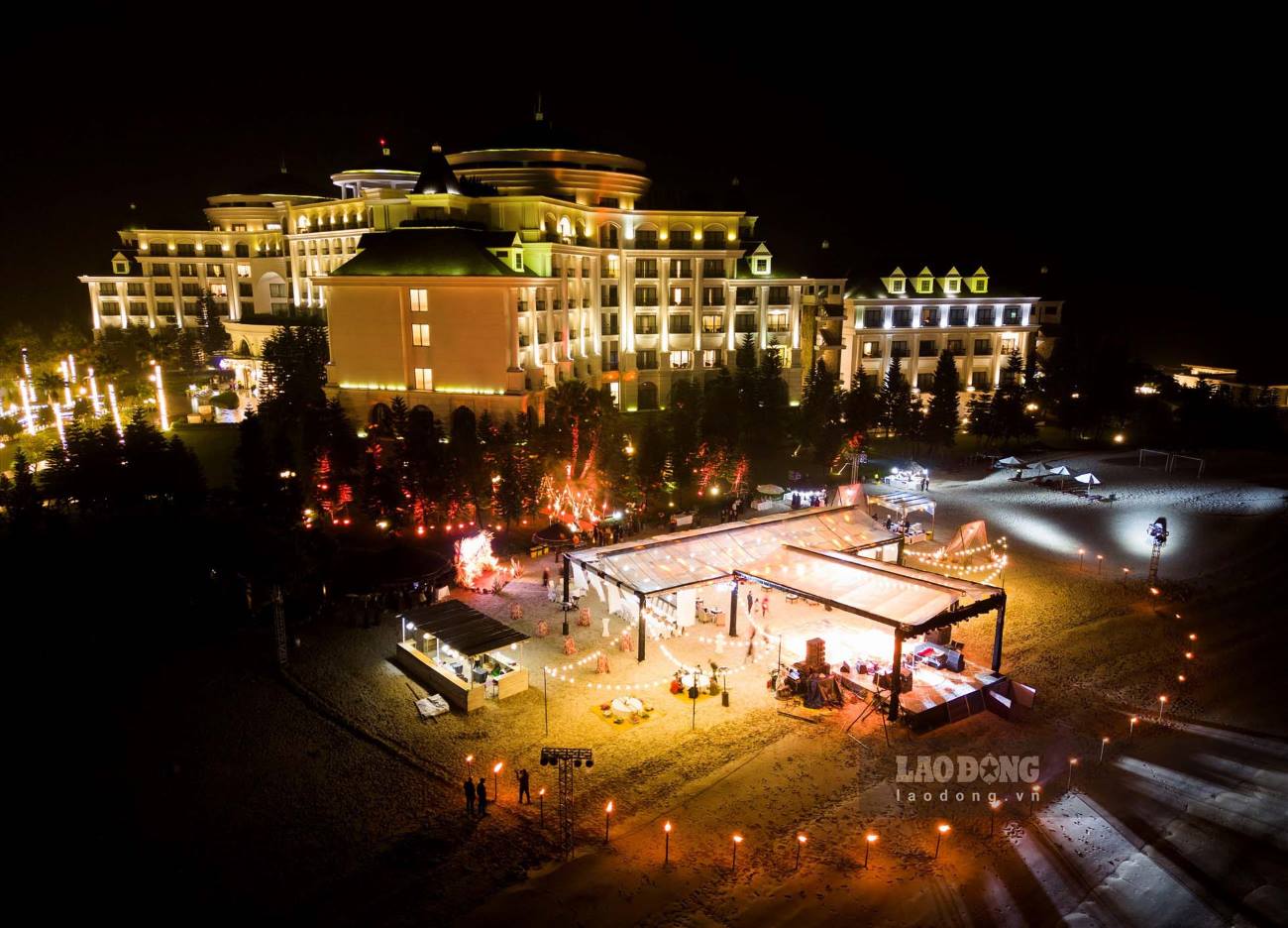 Wedding ceremony of a couple from Indian billionaire families at a resort on the banks of Ha Long Bay, Bai Chay ward, Quang Ninh province. Photo: Nguyen Hung