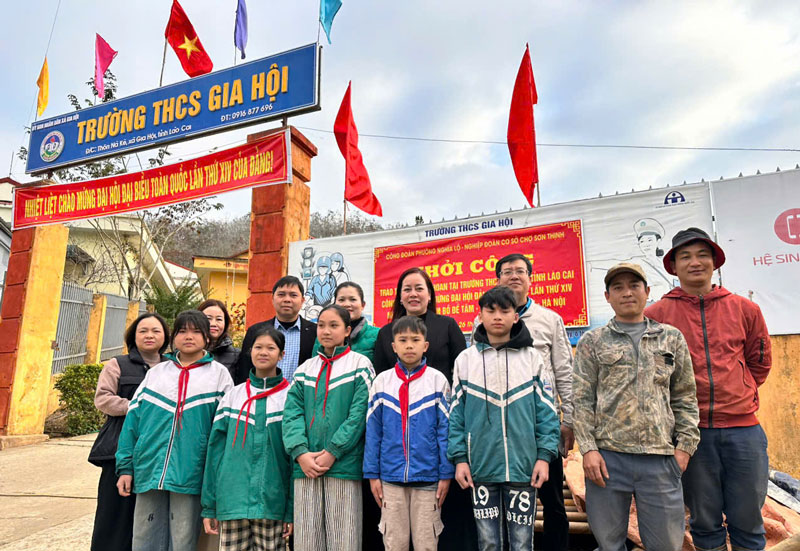 Cong trinh gieng khoan nuoc sach, gop phan cai thien dieu kien hoc tap, sinh hoat cho hon 500 hoc sinh Truong THCS Gia Hoi. Anh: Bao Nguyen