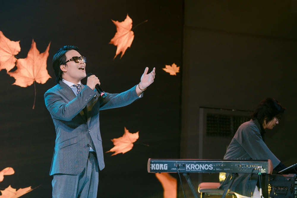 Nhac si Duong Truong Giang the hien loat ca khuc