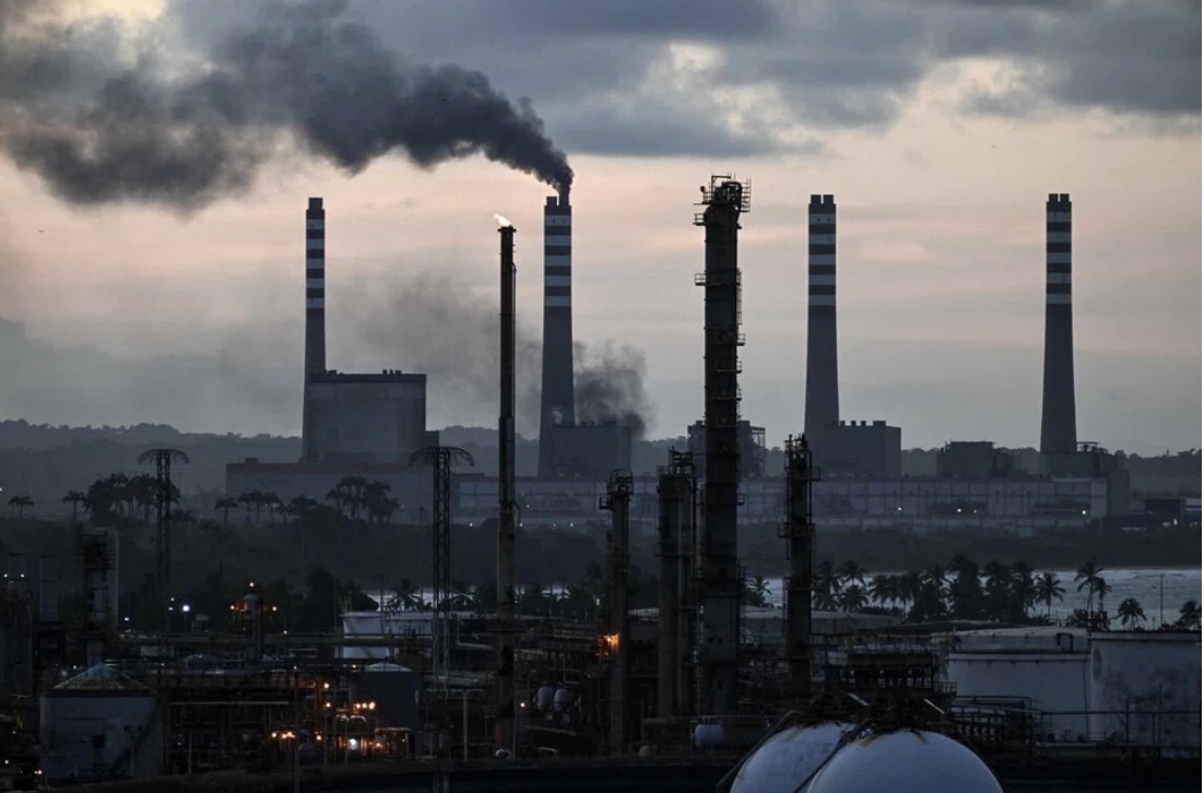 The US is negotiating with crude oil producers and the world's largest oil field service providers on plans to restore oil production in Venezuela. Photo: AFP