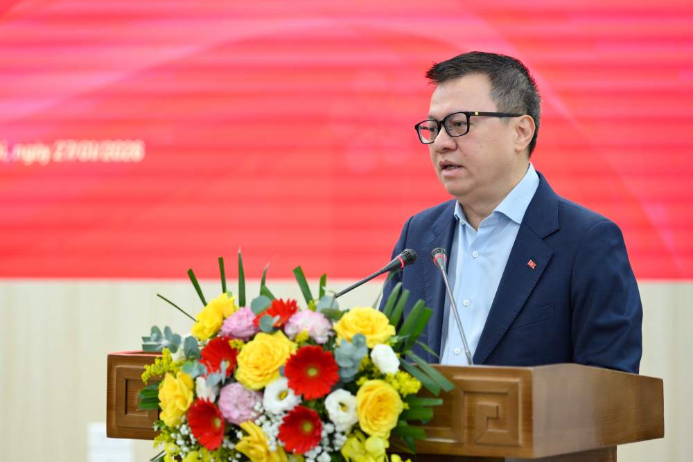 Ong Le Quoc Minh, Uy vien Trung uong Dang, Tong Bien tap Bao Nhan Dan, Pho Truong ban Tuyen giao va Dan van Trung uong, Chu tich Hoi Nha bao Viet Nam phat bieu tai buoi le. Anh: