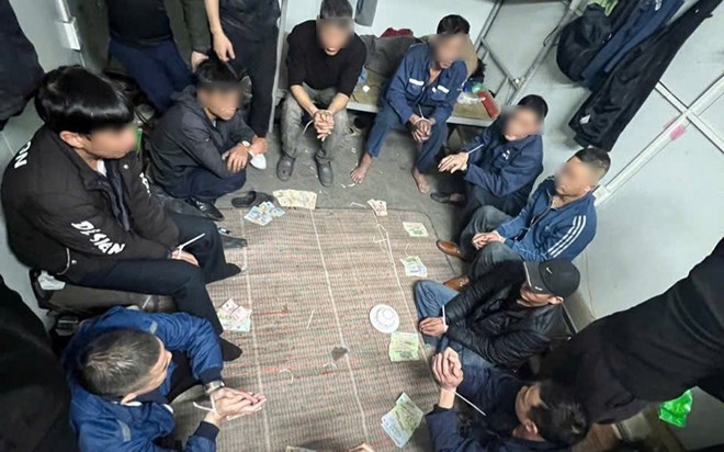 Đánh bạc dưới hình thức xóc đĩa, 11 đối tượng tại Vàng Danh bị bắt quả tang