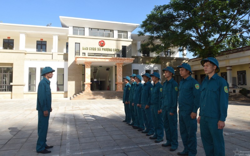Le ministere de l'Interieur guide le classement salarial des fonctionnaires commandant, commandant adjoint, assistant du commandement militaire au niveau communal. Photo: VGP