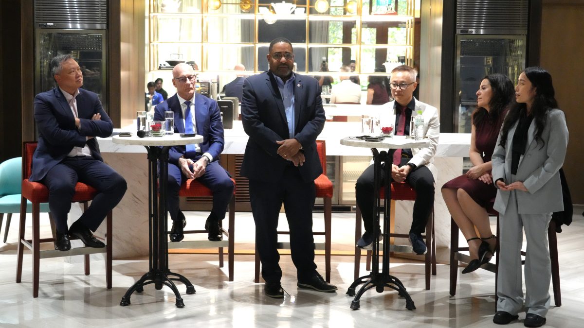 Mr. Daryl Peoples - Chairman of IBF - informed about the organization of the annual conference in Ho Tram (HCMC) in May 2026. Photo: Thanh An