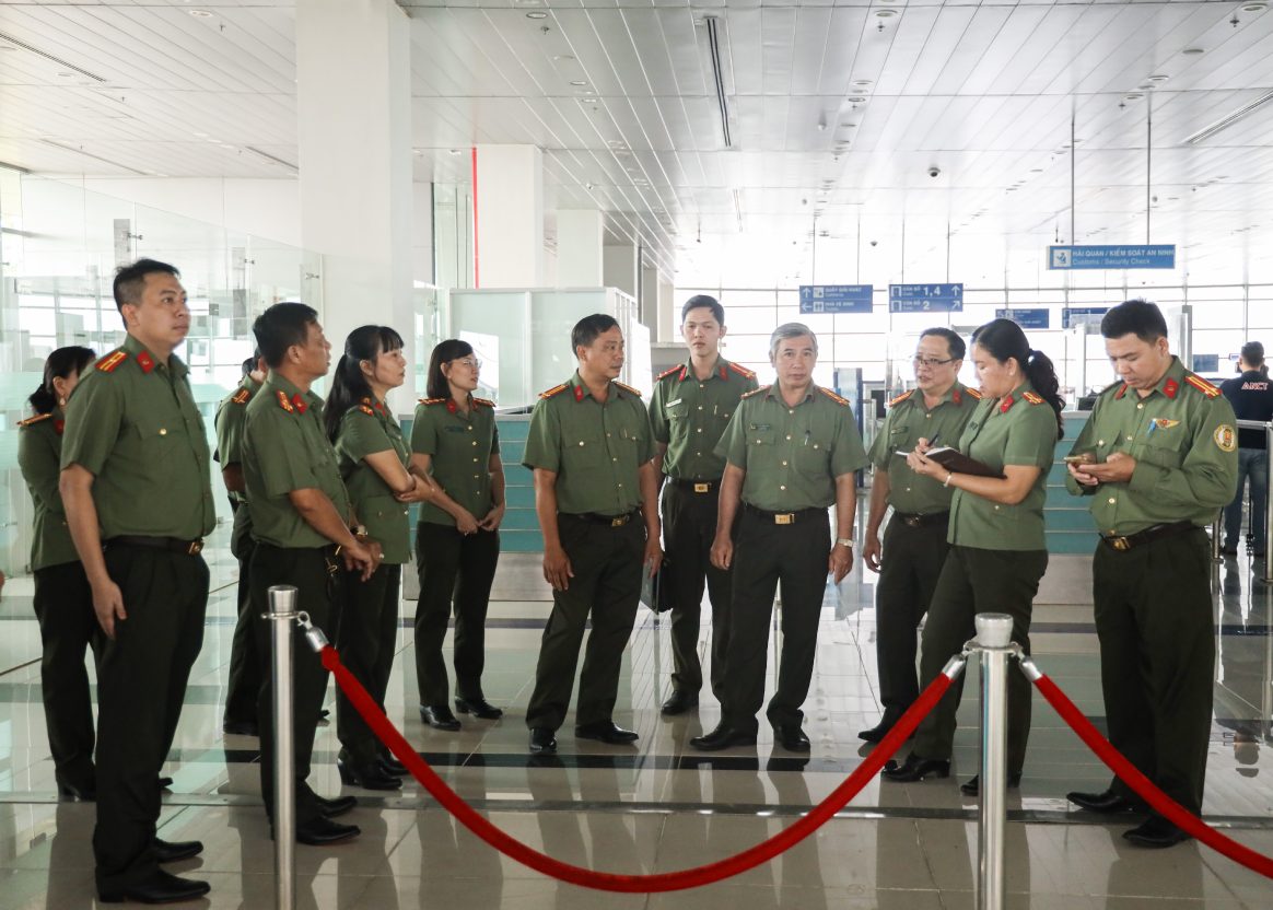 Cần Thơ siết chặt an ninh tại cửa khẩu cảng và sân bay. Ảnh: Công an Cần Thơ